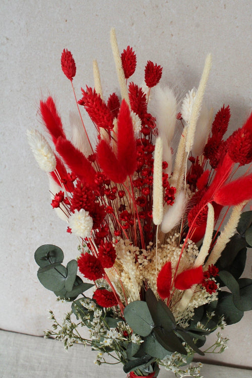Vasenglück Trockenblumen Trockenblumenstrauss „Valentine“ in Rot mit Eukalyptus