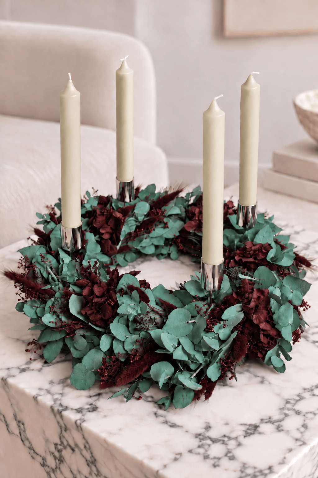Vasenglück Trockenblumenkranz Mit 4x Kerzenhaltern + 4x Kerzen Sand PRE-ORDER | Adventskranz Trockenblumen | Eukalyptus Hortensien Dunkelrot