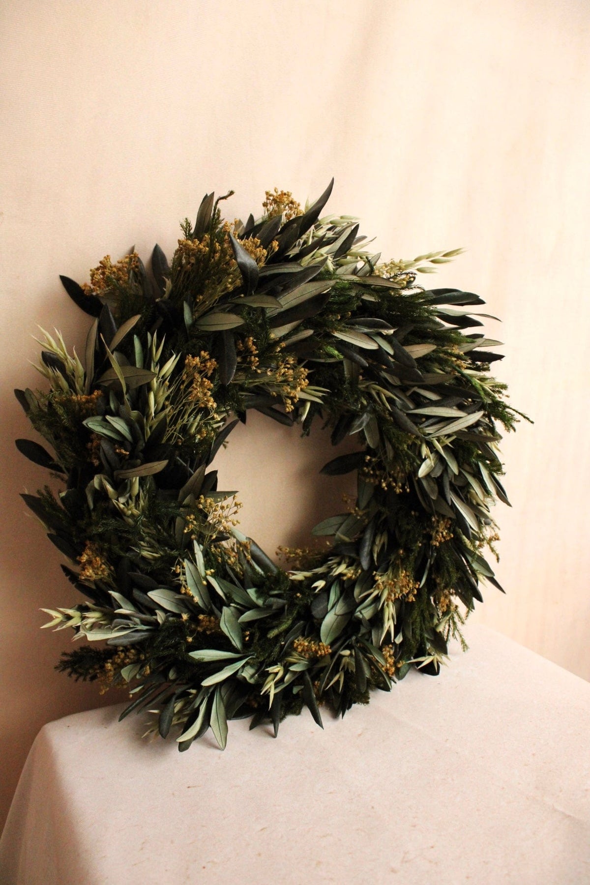 Vasenglück Trockenblumenkranz Ohne Kerzenhalter + Kerzen PRE-ORDER | Adventskranz Trockenblumen | Olivenzweige Dunkelgrün